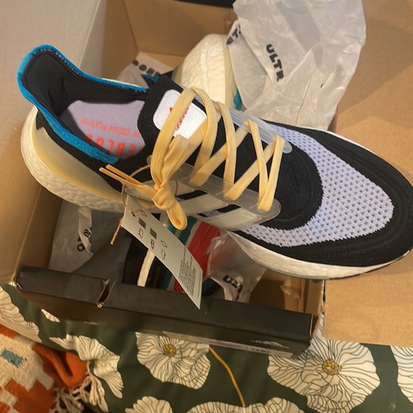 Adidas women’s ultra boost 21 running shoe - Picture 4 of 5